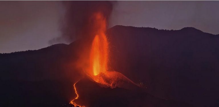 Εκρηξη ηφαιστείου στην Ισπανία: Λάβα θερμοκρασίας 1.250 βαθμών Κελσίου θα φτάσει μέχρι τον Ατλαντικό