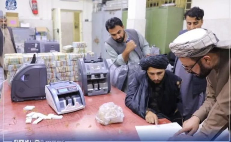 Αφγανιστάν: Πάνω από 12 εκατομμύρια δολάρια βρέθηκαν στα σπίτια πρώην κυβερνητικών αξιωματούχων