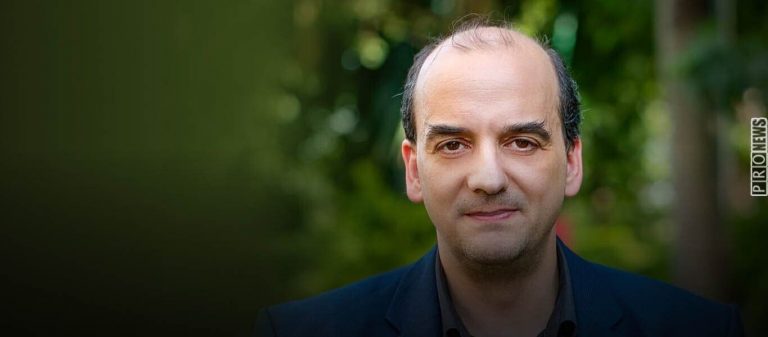 Παρέμβαση Κ.Φαρσαλινού για το θάνατο του 15χρονου: «Έκπληκτος με σχόλια που προεξοφλούν ότι δεν ευθύνεται το εμβόλιο»