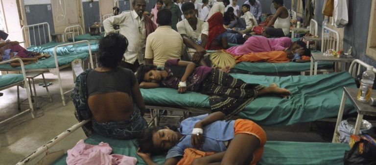 Ινδία: Μυστηριώδης πυρετός σκότωσε 50 παιδιά – Κανείς δε ξέρει από που προέρχεται