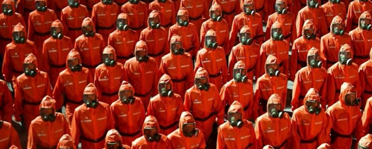 Bόρεια Κορέα: Παρέλαση στρατιωτών με στολές βιοχημικού πολέμου και μάσκες αερίων στην Πιονγιάνγκ