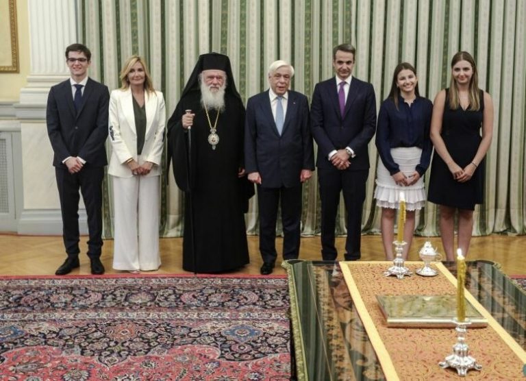 ΒΓΑΛΤΕ ΜΕΡΙΚΕΣ ΑΝΑΜΝΗΣΤΙΚΕΣ ΦΩΤΟΓΡΑΦΙΕΣ ΜΕ ΤΟΥΣ ΕΜΒΟΛΙΑΣΜΕΝΟΥΣ ΓΙΑ ΝΑ ΤΙΣ ΕΧΕΤΕ