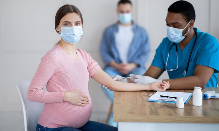 Αν έπρεπε να επιλέξω εγώ τον τίτλο, θα έγραφα: “ΠΙΑΣΤΕ ΤΟΥΣ ΓΙΑΤΡΟΥΣ ΚΑΙ ΕΚΤΕΛΕΣΤΕ ΤΟΥΣ ΑΡΓΑ, ΒΑΣΑΝΙΣΤΙΚΑ, ΑΝΕΛΕΗΤΑ. ΓΙΑ ΤΟ ΕΓΚΛΗΜΑ ΤΟΥΣ”