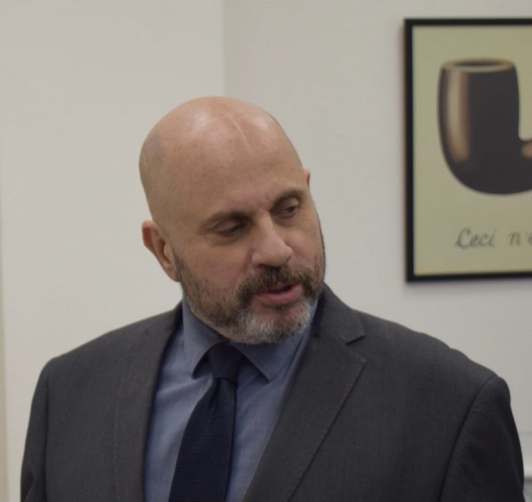 «ΞΕΣΠΑΣΜΑ» Κούβελα για τους «τηλε-ειδικούς»: «Είναι ΤΣΑΡΛΑΤΑΝΟΙ με πτυχίο»