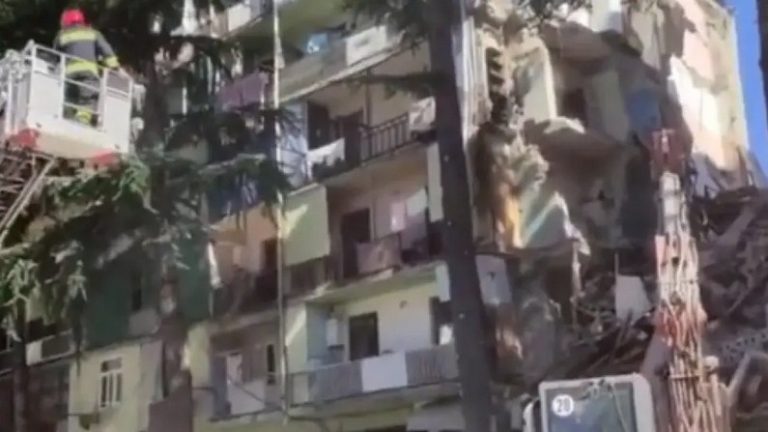 Γεωργία: Κατέρρευσε πενταώροφο κτήριο στο Μπατούμι – Αναφορές για εγκλωβισμένους