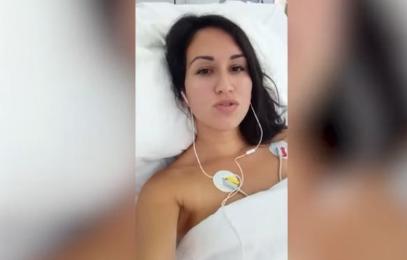 Mariza Provata 30 Jahre alt geimpft mit Pfizer und jetzt schwere unerwünschte Nebenwirkungen und Myokarditis