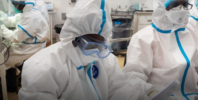 Διακήρυξη 10.700 γιατρών σε όλο τον κόσμο εναντίον των κυβερνήσεων: “Διαπράττεται έγκλημα κατά της ανθρωπότητας”!