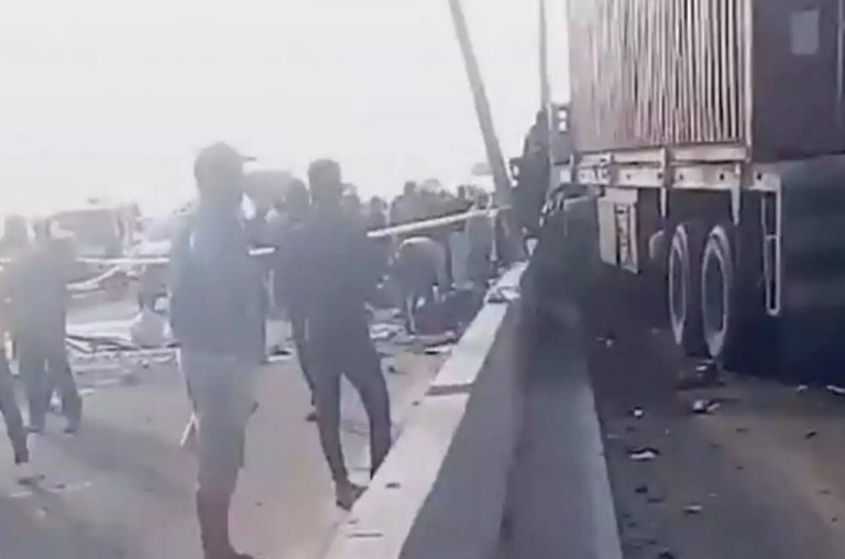 Αίγυπτος: Δεκαεννέα νεκροί μετά από σύγκρουση φορτηγού με λεωφορείο