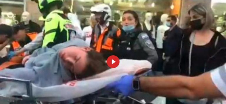 Eνα μικρό κορίτσι κατέρρευσε μετα απο το pfizer, για τα μέσα μαζικής εξαπάτησης αυτο δεν ειναι είδηση ειναι μια φυσιολογική παρενέργεια