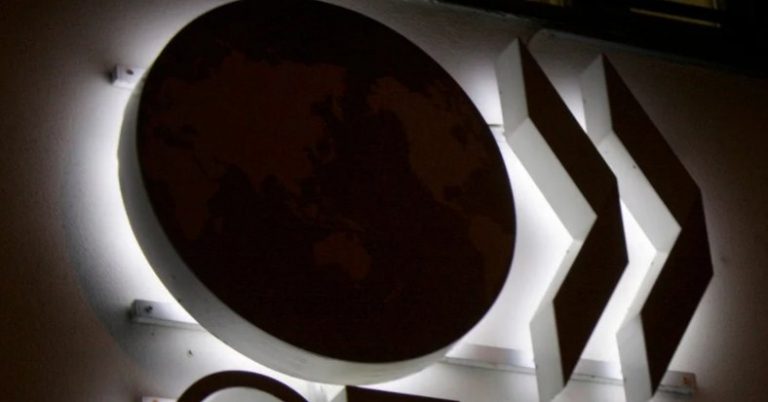 Ενώ τα κανάλια ασχολούνται ΜΟΝΟ με το να προωθήσουν τα εμβόλια, οι εξελίξεις τρέχουν! Τι συμφώνησαν χθες 136 χώρες ΠΑΓΚΟΣΜΙΑ;