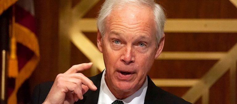 Ρ.Χ.Τζόνσον: «Δεν έχουμε εμβόλιο εγκεκριμένο στις ΗΠΑ – Ο FDA μας παραπλάνησε»!