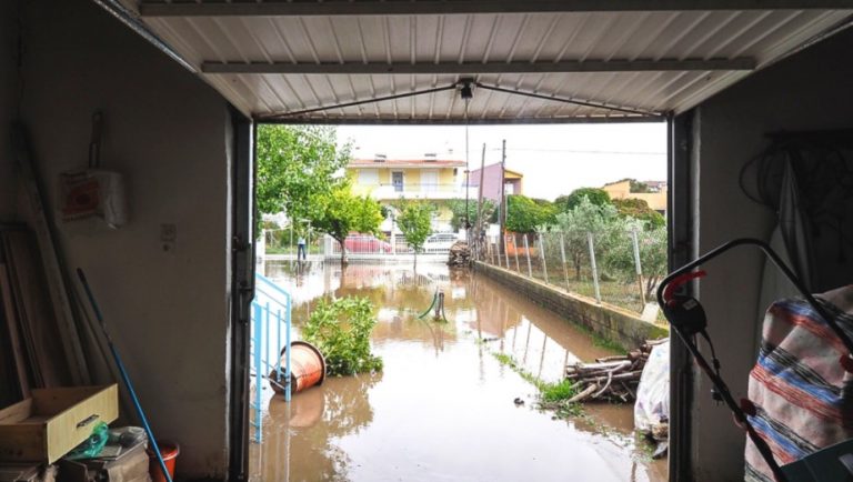 Καταστροφές σε Κέρκυρα, αγνοείται άντρας στην Εύβοια – Πήρε την πυροσβεστική και ζητούσε βοήθεια