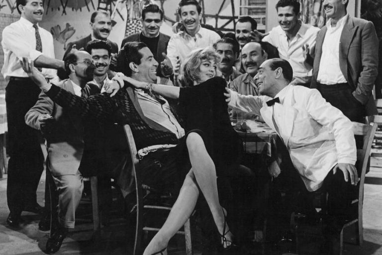 ΠΟΥ’ ΣΑΙ ΡΕ ΜΑΝΟ ΝΑ ΤΟ ‘ΓΡΑΦΕΣ ΑΠ’ ΤΗΝ ΑΡΧΗ…. “Και ένα, και δύο, και τρία, και τέσσερα…εμβόλια”… ΑΧ, ΚΑΗΜΕΝΟΙ ΜΟΥ ΕΜΒΟΛΙΑΣΜΕΝΟΙ… ΠΙΣΤΕΥΑΤΕ ΟΤΙ ΘΑ ΤΕΛΕΙΩΝΕ ΣΤΙΣ ΔΥΟ ΔΟΣΕΙΣ…; ΠΑΡΤΕ ΤΗΝ ΤΡΙΤΗ ΤΗΝ ΑΝΑΜΝΗΣΤΙΚΗ… ΚΑΙ ΓΙΑ …ΣΟΥΒΕΝΙΡ ΣΑΣ ΕΤΟΙΜΑΖΟΥΝ ΤΗΝ ΤΕΤΑΡΤΗ… ΚΑΙ ΠΑΛΙ, ΔΕΝ ΤΕΛΕΙΩΣΑΤΕ…