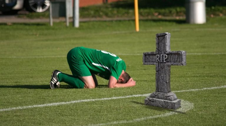 Αθλητές από όλο τον κόσμο πεθαίνουν σαν τις μύγες. Βίντεο ποτ πουρί από θανάτους αθλητών μετά το κάρφωμα