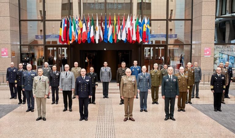 ΡΑΓΔΑΙΕΣ ΕΞΕΛΙΞΕΙΣ!!! Στρατηγοί ΕΠΙΚΕΦΑΛΗΣ για τον COVID – Απειλούν με διετή φυλάκιση τους ανεμβολίαστους