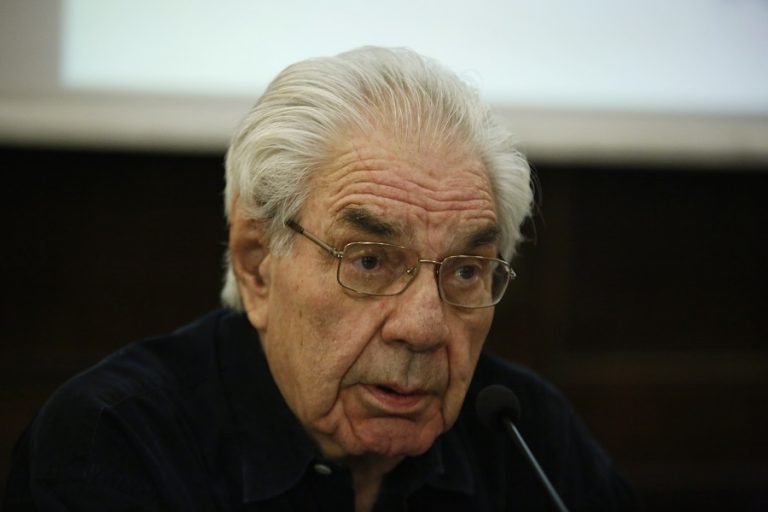 Κασιμάτης για υποχρεωτικό εμβολιασμό: Παράνομος και αντισυνταγματικός – Ο εξαναγκασμός είναι έγκλημα κατά της ανθρωπότητας