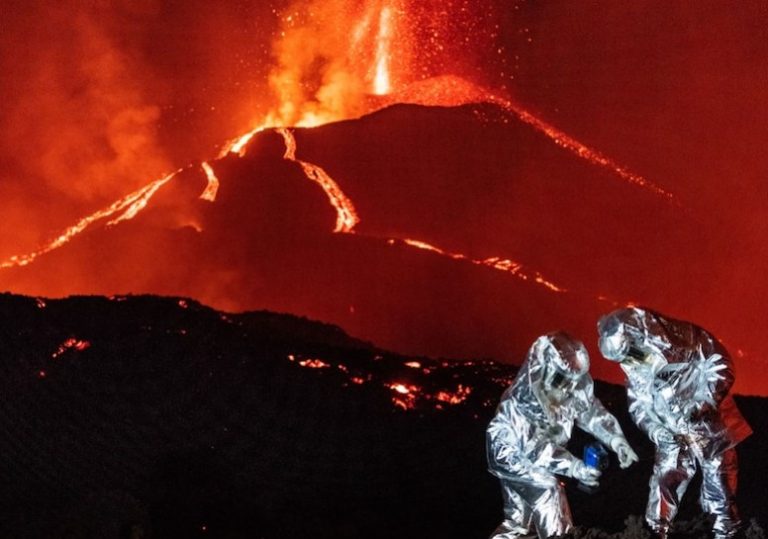 Συναγερμός και πάλι στη Λα Πάλμα, νέο ποτάμι λάβας στον ωκεανό