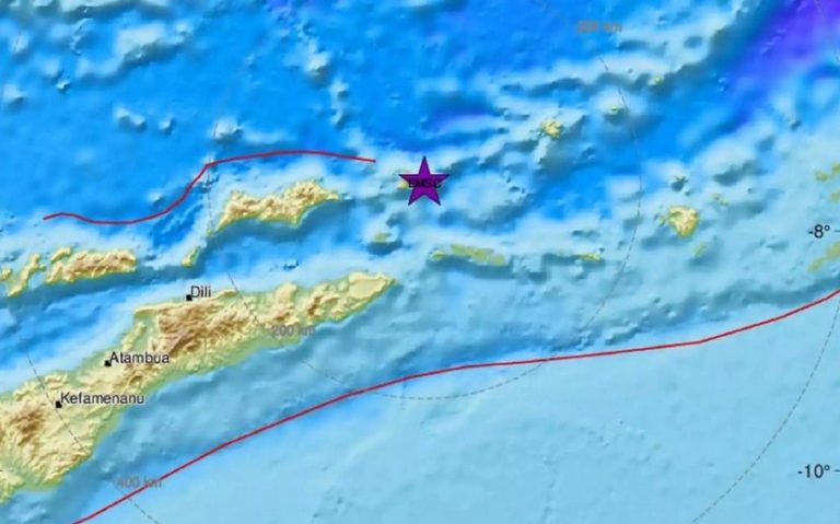 Σεισμός 7,4 Ρίχτερ στην Ινδονησία