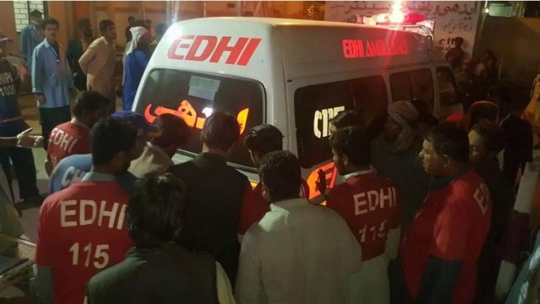 Λεωφορείο παρέσυρε και σκότωσε 8 ανθρώπους σε γαμήλια γιορτή στο Πακιστάν