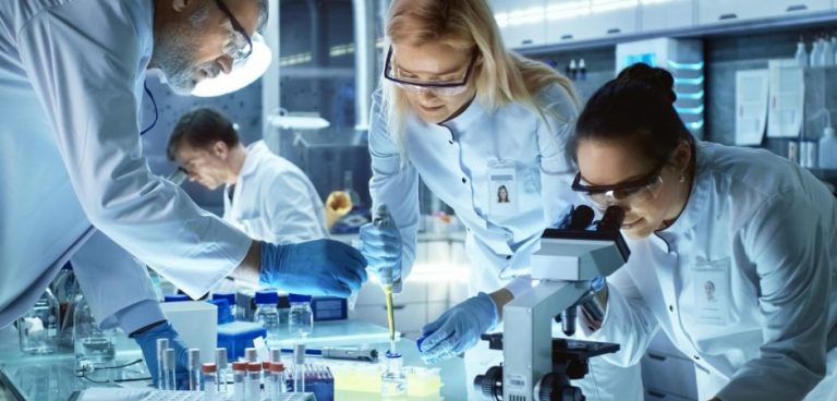 ΒΟΜΒΑ από το επιστημονικό TΗΕ LANCET> Οι εμβολιασμένοι μεταδίδουν περισσότερο τον ιό και ασθενούν πιο βαριά από τους ανεμβολίαστους!