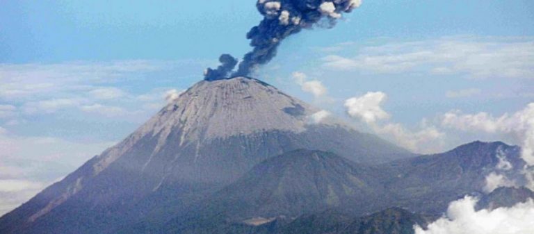 Ινδονησία: Εξερράγη το ηφαίστειο Σεμέρου στην ανατολική Ιάβα