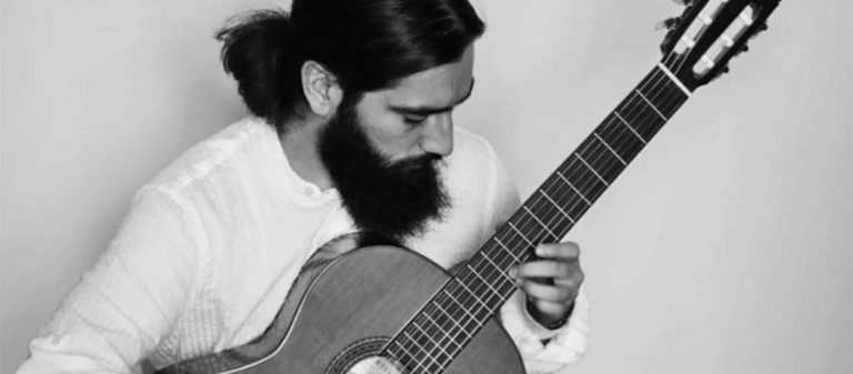 Καρδίτσα: Πέθανε 34χρονος μουσικός – Διασωληνώθηκε εκτός ΜΕΘ