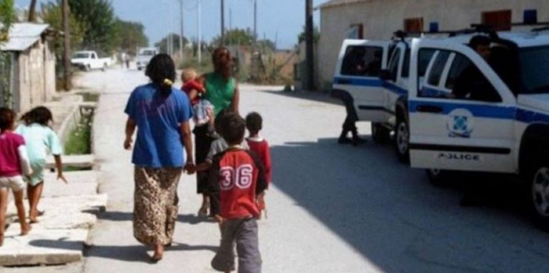 Η δίωξη για τους γονείς που δεν στέλνουν τα παιδιά σχολείο ισχύει για Ρομά;