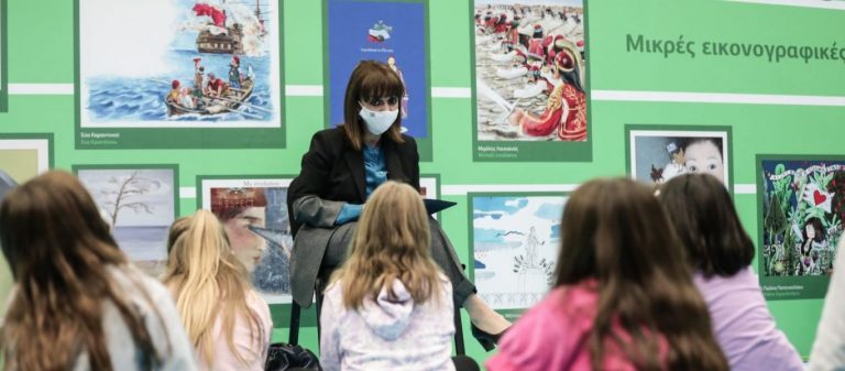 Αδιανότητο: Η ΠτΔ Κ.Σακελλαροπούλου μίλησε για μια unisex κοινωνία σε παιδιά δημοτικού – «Ούτε αρσενικό, ούτε θηλυκό»