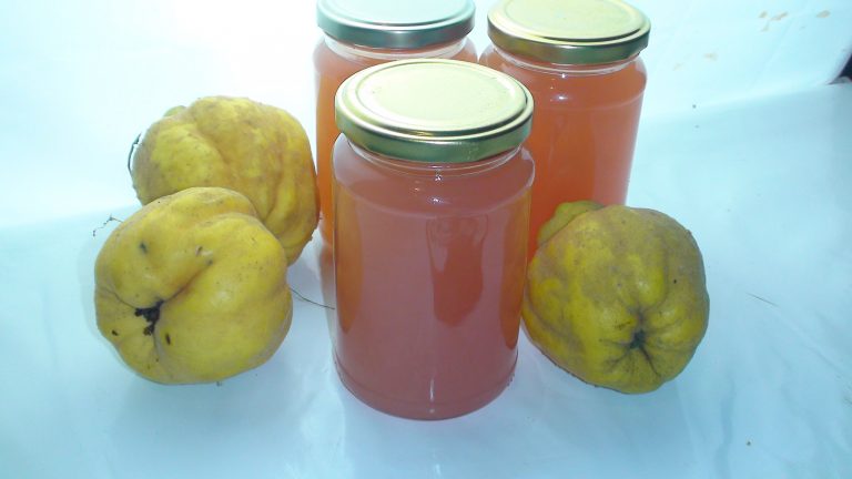 Φτιαξε πηκτινη απο κυδωνια