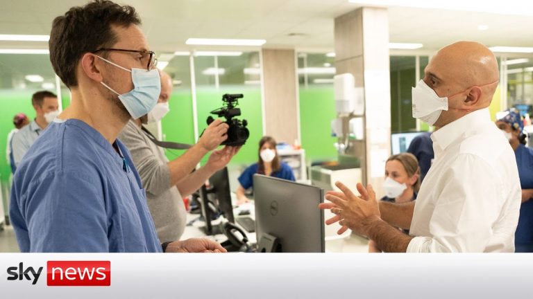 Ηνωμένο Βασίλειο: Νοσοκομειακός γιατρός της ITU απαντά με θάρρος μπροστά στον Υπουργό Υγείας της χώρας για τους υποχρεωτικούς εμβολιασμούς. Αυτά δεν μας τα δείχνουν τα ΜΜΕ