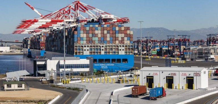 Zero Hedge : Η παγκόσμια οικονομία οδεύει προς τη “μητέρα όλων” των σοκ στην αλυσίδα εφοδιασμού, καθώς η Κίνα κλειδώνει τα λιμάνια