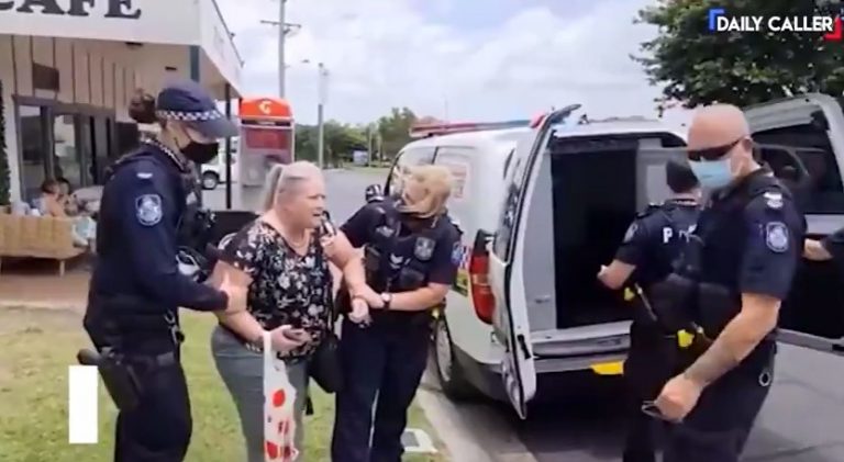 Και η “δημοκρατια” απλωνεται σαν μαστιγα πανω στον πλανητη …