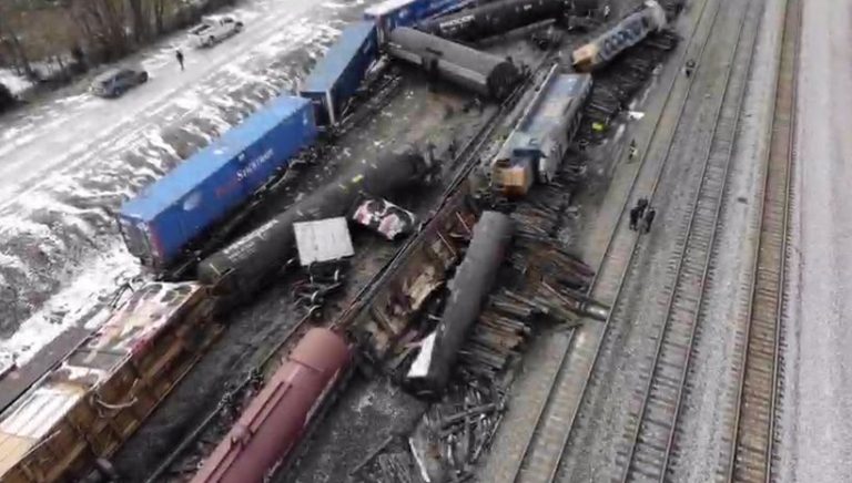 Μεγάλος εκτροχιασμός τρένου κοντά στην Ιντιανάπολη