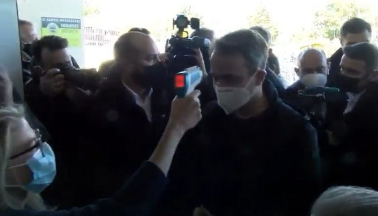 Δες Έλληνα πως σε κοροϊδεύουν! Covid και μέτρα υπάρχουν μόνο όταν τραβάνε οι κάμερες – ΒΙΝΤΕΟ