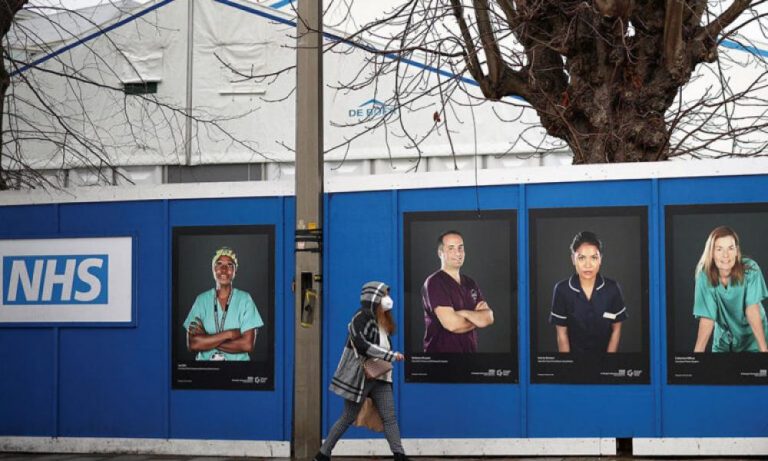 Βρετανία-Κορονοϊός: Παραιτήθηκαν δεκάδες χιλιάδες υγειονομικοί εξαντλημένοι από την πανδημία