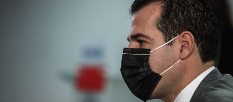 Επιμένει ο Πλεύρης: «Δεν θέλω να δώσω ελπίδες στους ανεμβολίαστους υγειονομικούς! Έχω δογματική διαφορά μαζί τους»