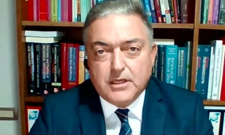 Βασιλακόπουλος: «Μέχρι το καλοκαίρι θα υπάρχουν εμβόλια για να εμβολιαστεί όλος ο πληθυσμός του πλανήτη»