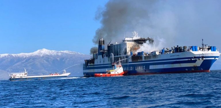 Euroferry Olympia: Ειδική ομάδα στο πλοίο για τον εντοπισμό των 12 αγνοουμένων -Υπάρχουν ακόμα εστίες φωτιάς