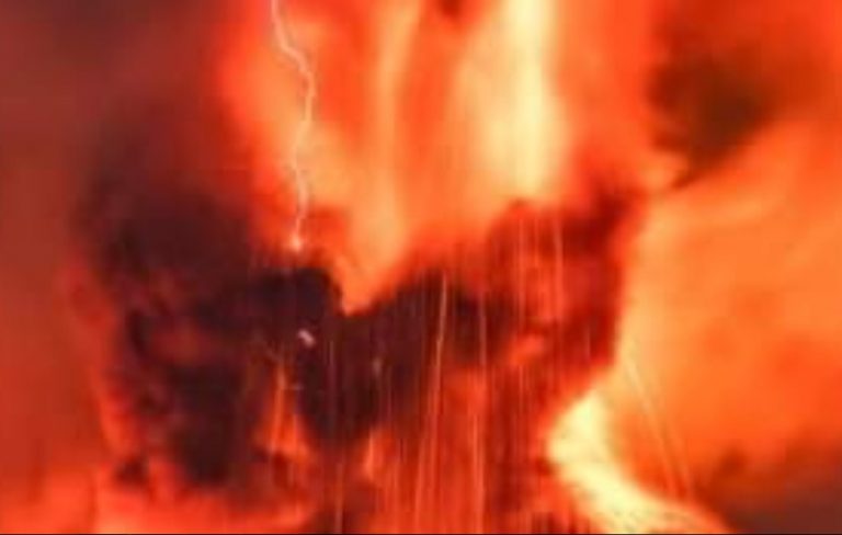 Αιτνα , εκρηξη …ολα εχουν ειπωθει , τον χρονο να ενωνεις ..!