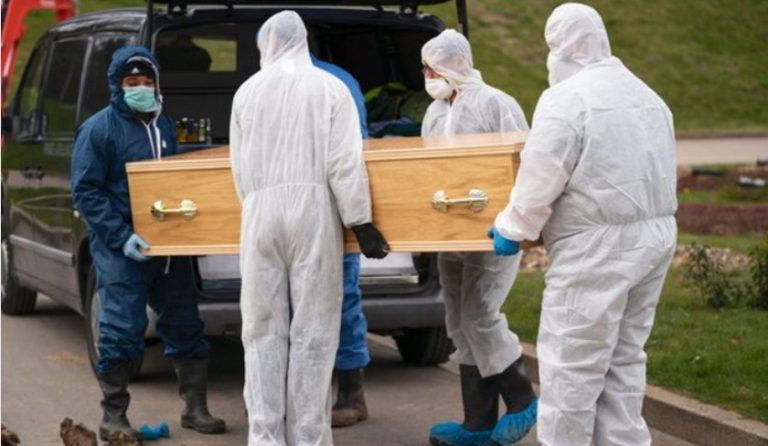 Φρικιαστικό! Ελαστικοί και σκουληκόμορφοι θρόμβοι εμφανίζονται σε πτώματα εμβολιασμένων!