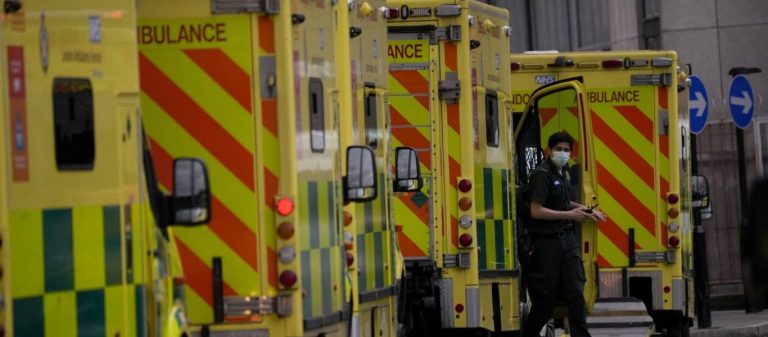 Βρετανία: Ο πρώτος θάνατος από ιό τύπου Έμπολα – Ο ΠΟΥ χαρακτηρίζει την ασθένεια ως «δυνητική πανδημία»