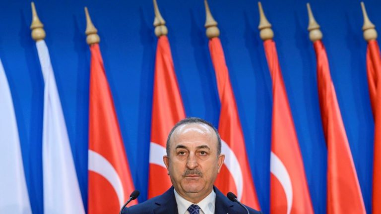 Η Τουρκία κλείνει τα Στενά του Βοσπόρου: Στείλαμε εντολή σε όλα τα κράτη, λέει ο Τσαβούσογλου