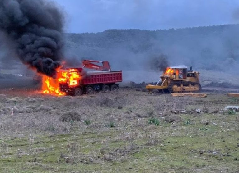 Έκαψαν τα μηχανήματα που θα έφτιαχναν δομές λαθρο στην Μυτιλήνη.