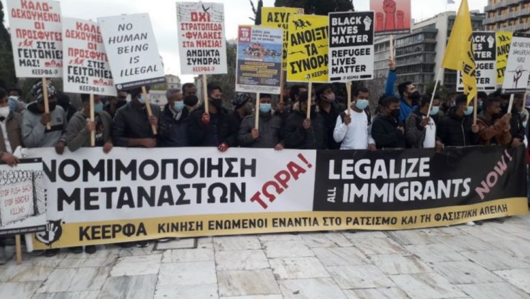 Κατάληψη στο Σύνταγμα από αλλοδαπούς: «Κάντε μας όλους νόμιμους – Δεν θέλουμε δουλειά αλλά επιδόματα και τα σπίτια σας»