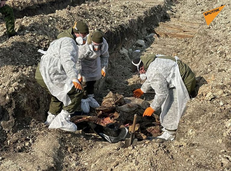ΟΜΑΔΙΚΟΙ ΤΑΦΟΙ- ΑΥΤΟΙ ΕΙΝΑΙ ΟΙ ΣΥΜΜΑΧΟΙ ΤΟΥ ΣΧΙΖΟΦΡΕΝΗ ΜΗΤΣΟΤΑΚΗ – ΣΚΛΗΡΕΣ ΕΙΚΟΝΕΣ ΑΠΟ ΤΟ ΝΤΟΝΜΠΑΣ