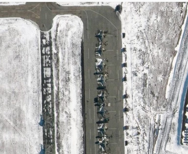 Εκρήξεις κι εκκενώσεις περιοχών στην ανατολική Ουκρανία – Βέβαιος για ρωσική εισβολή στο Κίεβο ο Μπάιντεν