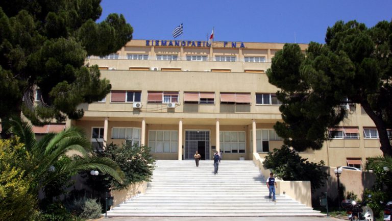 “ΠΕΤΑΞΑΝ ΤΟΝ ΠΑΤΕΡΑ ΜΟΥ ΣΑΝ ΣΑΚΙ ΣΤΟ ΣΙΣΜΑΝΟΓΛΕΙΟ, ΕΚΤΟΣ ΜΕΘ ΚΑΙ ΔΙΑΣΩΛΗΝΩΜΕΝΟ. ΒΡΗΚΑ ΜΟΝΟΣ ΜΟΥ ΜΕΘ ΚΑΙ ΟΙ ΓΙΑΤΡΟΙ ΜΕ ΕΙΡΩΝΕΥΟΝΤΑΙ. ΣΩΣΤΕ ΤΟΝ ΠΑΤΕΡΑ ΜΟΥ, ΖΗΤΩ ΒΟΗΘΕΙΑ. ΔΙΑΠΡΑΤΤΕΤΑΙ ΕΓΚΛΗΜΑ”