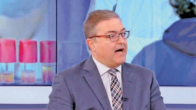 ΣΑΛΤΑΡΙΣΜΕΝΟΣ ΒασιΒλακόπουλος: «Αν το πρόστιμο αφαιρείτο από τη σύνταξη θα είχαμε 500.000 εμβολιασμένους». Τα ΠΑΠΑΡΙΑ μας θα είχατε βρωμερό σκουλίκι. ΒΙΝΤΕΟ