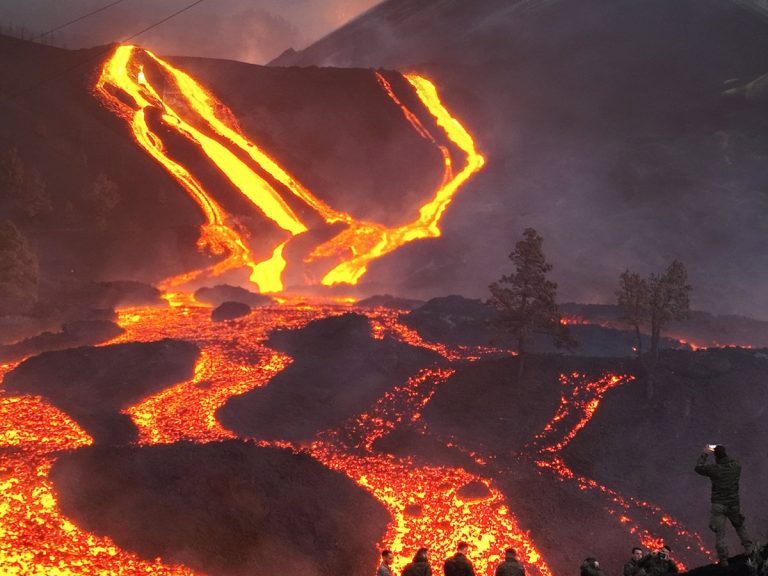 Τρόμος στην Πορτογαλία: Προειδοποίηση ότι μπορεί να υπάρξει ηφαιστειακή έκρηξη μετά από 20.000 σεισμούς!