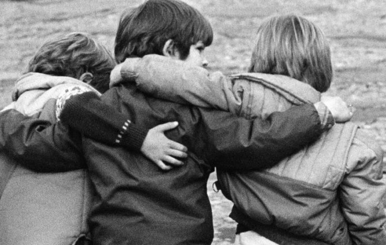 Θα έρθει εποχή κατά την οποία ο φίλος θα είναι για τον φίλο παρηγορητής και γιατρός, και όχι αποπλανητής και εξολοθρευτής της ψυχής